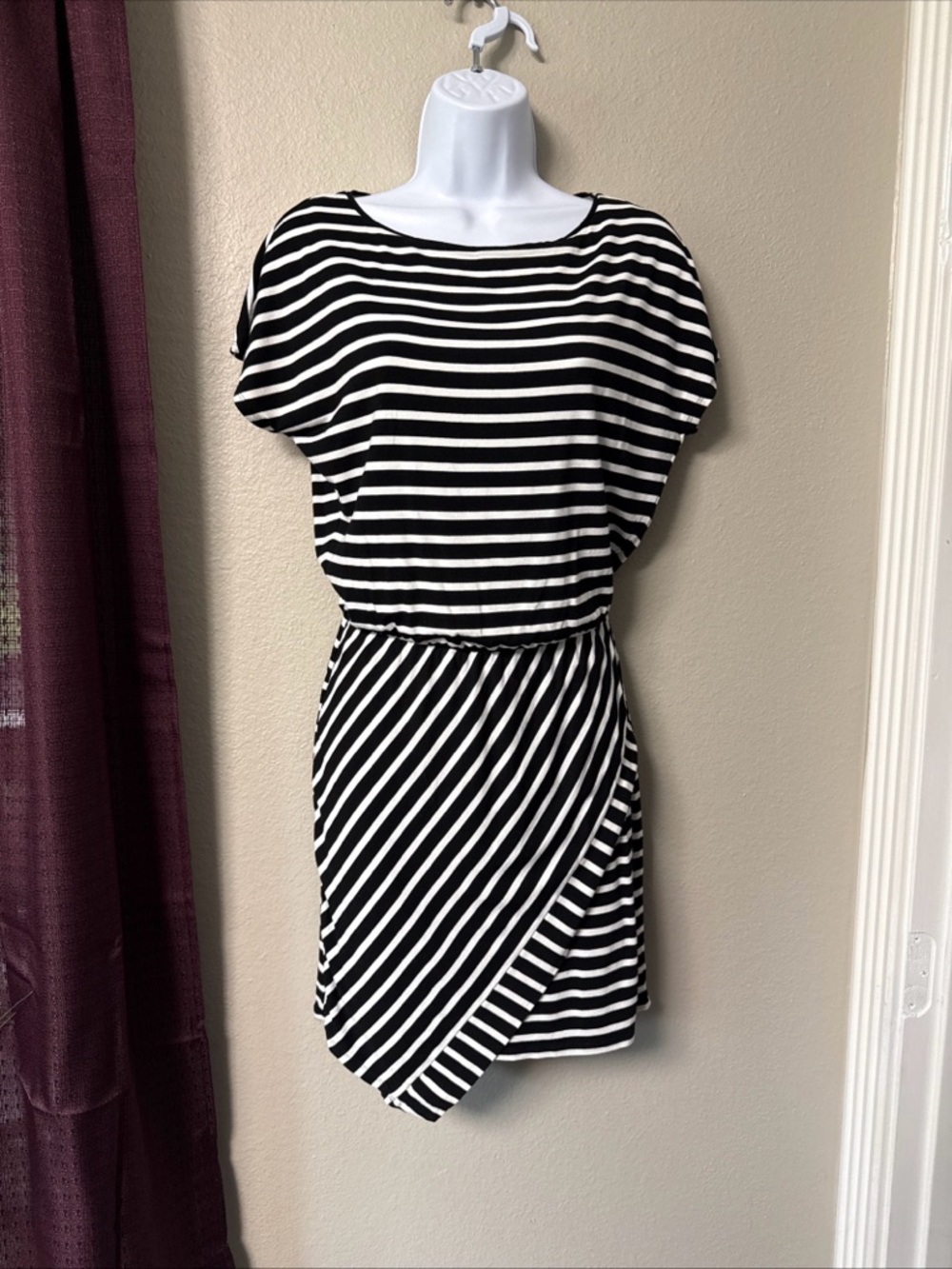 #818 White House Black Market Sheath Dress size XXS